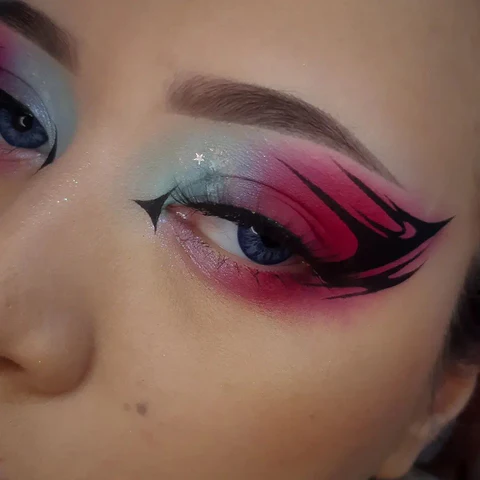 graphic eyeliner