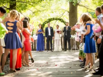 what do wedding guest wear