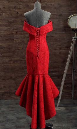 Short red lace prom dress with off-shoulder neckline and mermaid flounced hem KSP492